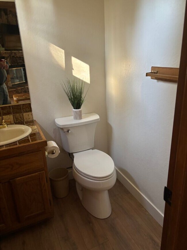Building Photo - Low Elevation Townhome