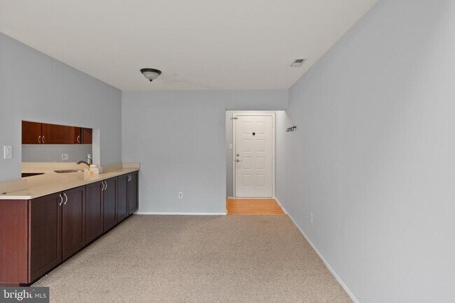 Building Photo - 4820B Aberdeen Dr