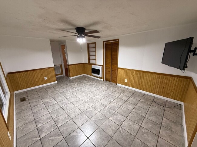 Building Photo - Home in Marion