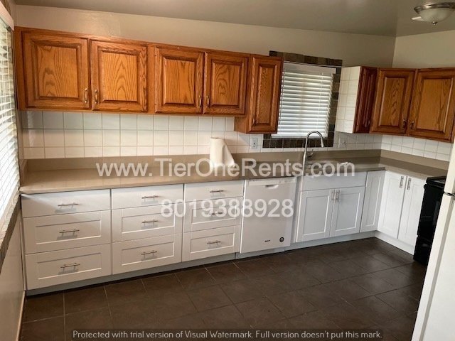 Building Photo - This property offers a NO DEPOSIT option available for qualified renters!