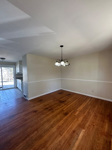 Building Photo - 6902 Ardelle Dr