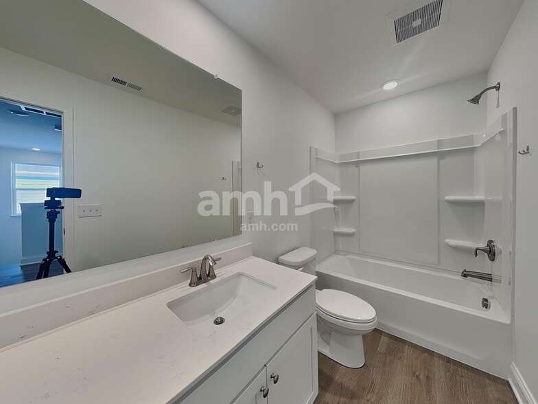 Building Photo - 212 Deanscroft Dr