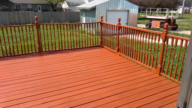 Building Photo - 1915 E Dodge St