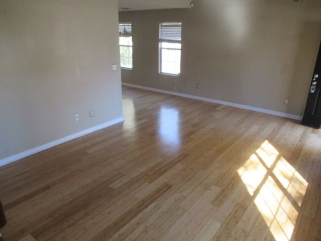 Building Photo - 105 Ashgate Way