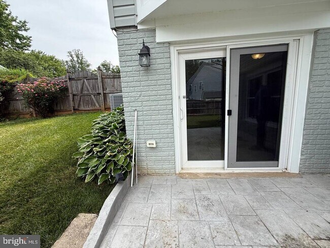 Building Photo - 14696 Stratford Dr