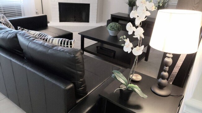 Building Photo - Beautiful  Furnished 1/1 condo x Rent  in Winter Park Next to Full Sail University !