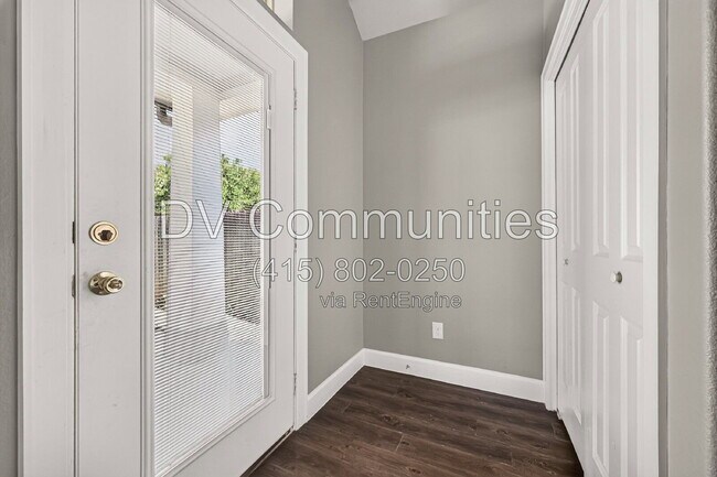 Building Photo - 1204 3rd St