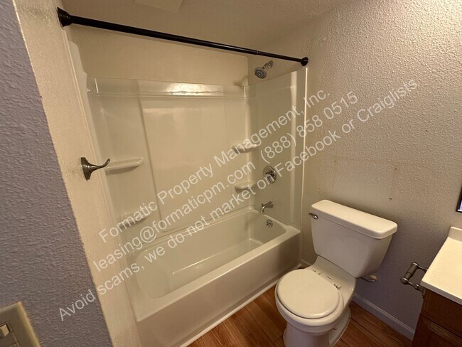Building Photo - Charming Pet Friendly 2-Bedroom Home with ...