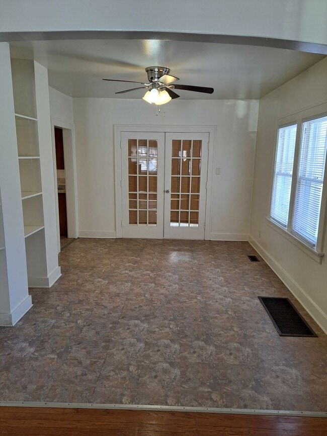 Building Photo - 3 BR House Near Weisser Park Elementary