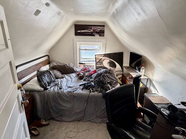 Building Photo - 2346 Stratford Ave