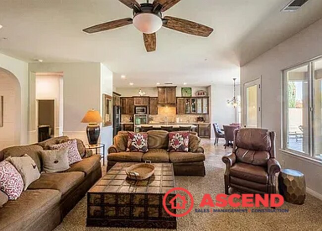 Building Photo - Stunning Home Near Frontier Highschool!