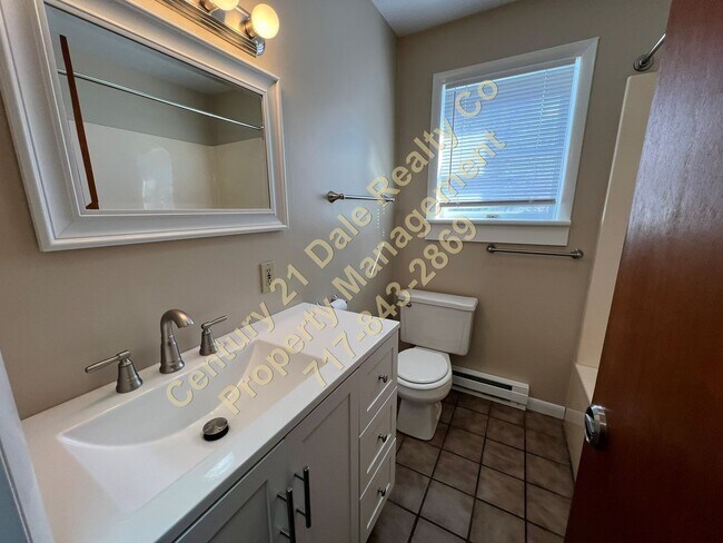 Building Photo - Beautiful 2 Bedroom Apartment on East Market Street