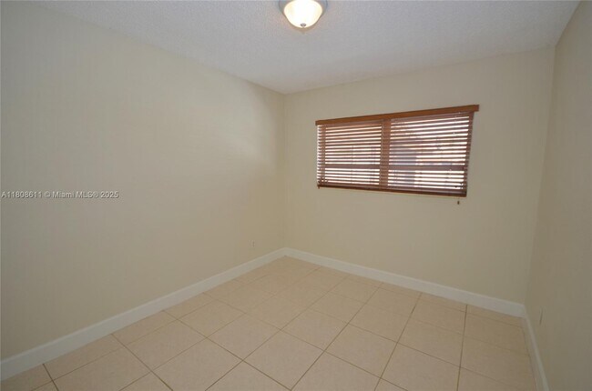 Building Photo - 481 W 55th Pl