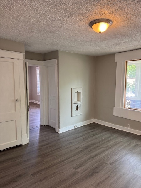 Building Photo - Renovated 3BR/2BA home w/ large bak yard!