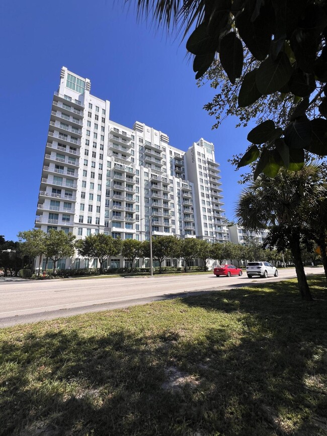 Building Photo - 300 S Australian Ave