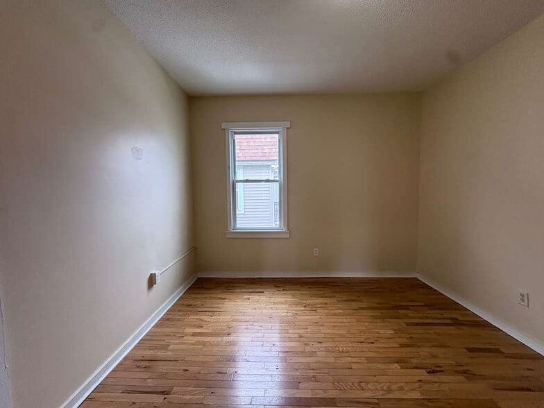 Building Photo - 33 Dickerman St