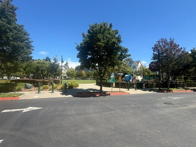Building Photo - Large 3-Bedroom, 3.5 Bathroom Townhome in Metro Walk Village Neighborhood