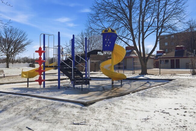 Building Photo - 1460 Fairlane Dr