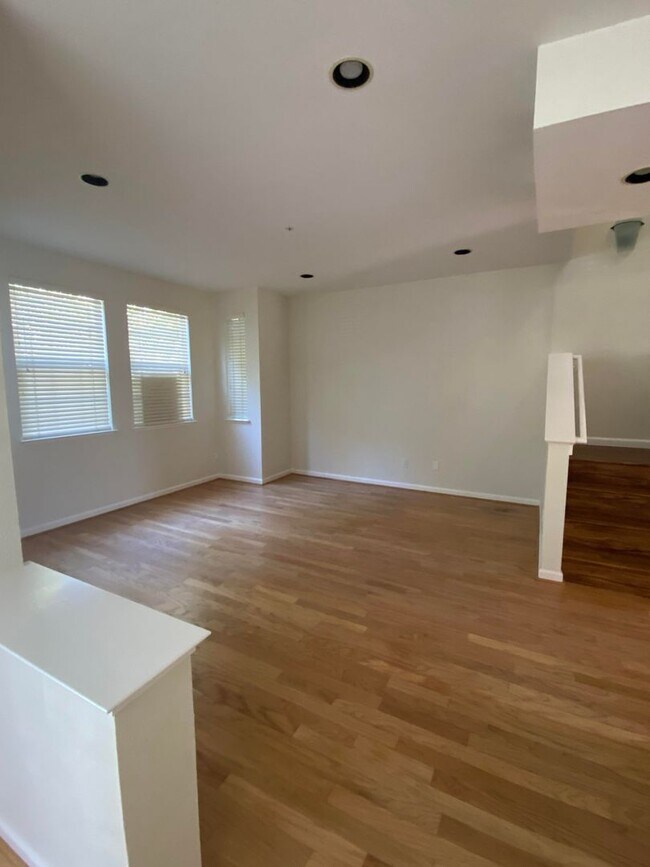 Building Photo - Upper Westside Santa Cruz Duplex