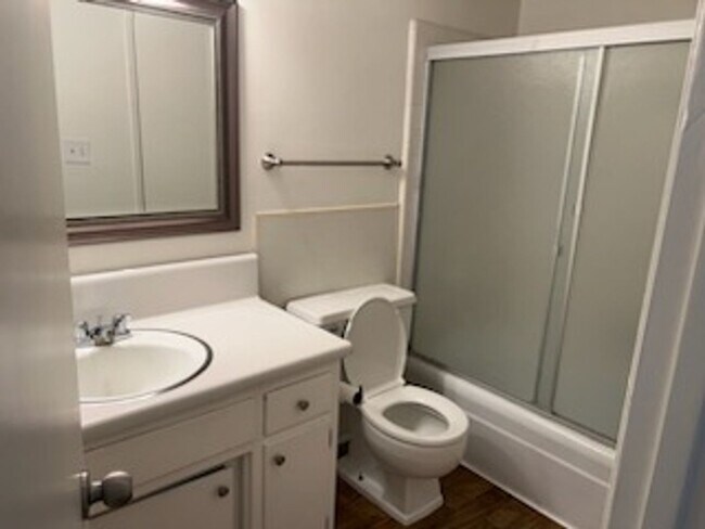 Building Photo - 6012 Stockdale Hwy