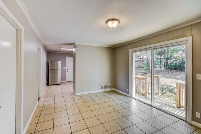 Building Photo - 2515 Ridgewood Rd