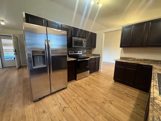 Building Photo - 7126 Oxmoor Ln