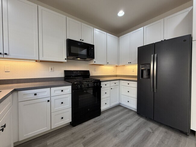 Building Photo - Renovated Coastal Home with NEW Kitchen and a Spacious Layout