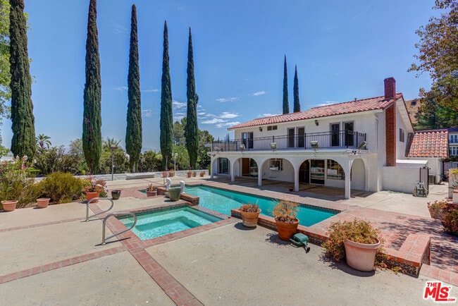 Building Photo - 4041 Alonzo Ave