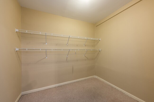 Building Photo - 4242 W Wrightwood Ave