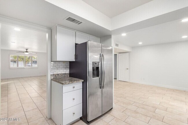 Building Photo - Beautiful townhome in Scottsdale!