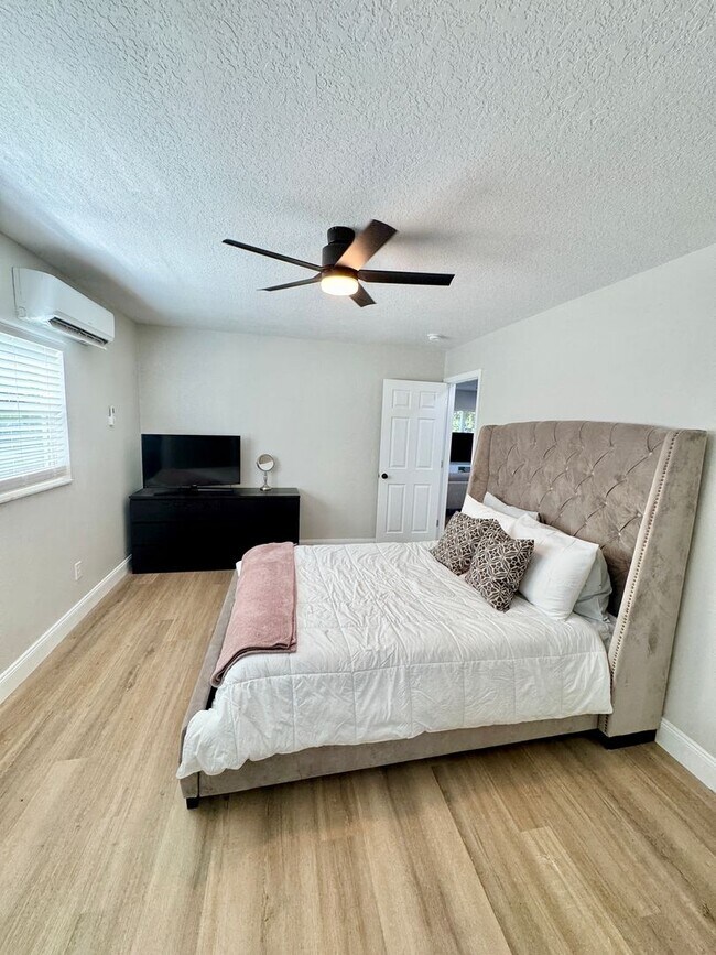 Building Photo - Fully Furnished Down Town Clermont Short Term Rental