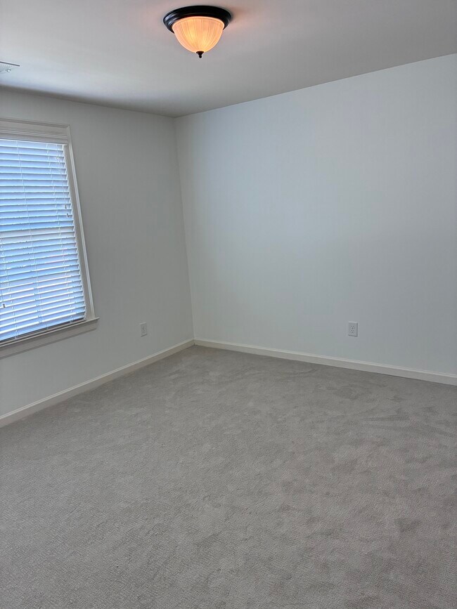 Building Photo - 2491 Mimms Ln