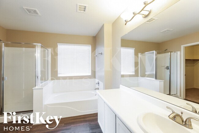 Building Photo - 11009 W Frier Dr