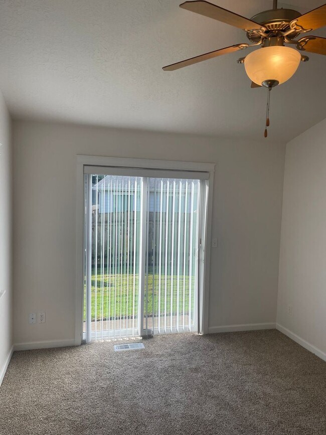 Building Photo - 2 bed 1 bath + Bonus Room Duplex in Northeast Salem!