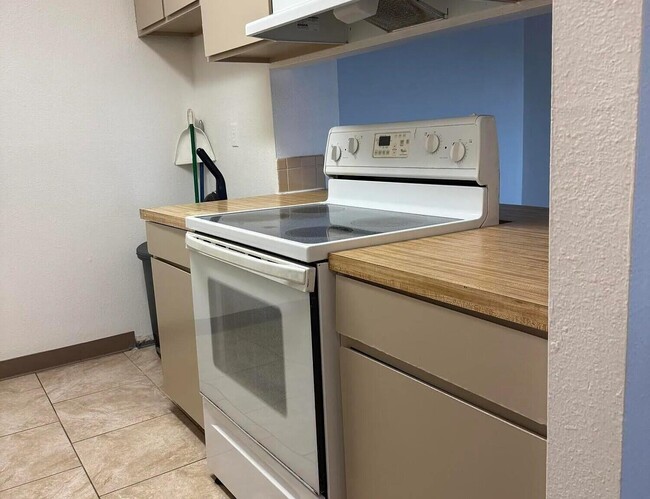 Building Photo - 3869 Montgomery Blvd NE