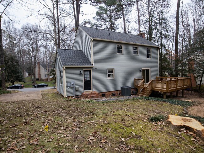 Building Photo - 4266 Roundhill Dr