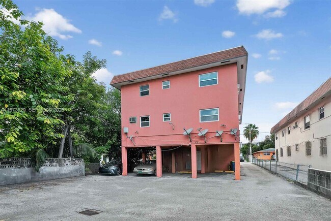 Building Photo - 458 SW 9th St