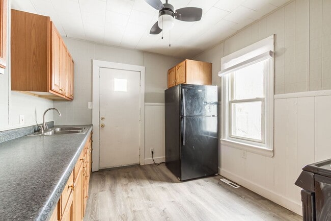 Building Photo - 3-Bed 2-Bath Single Family Home For Rent