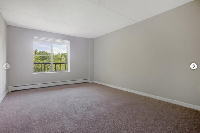 Building Photo - 700 Bulfinch Dr
