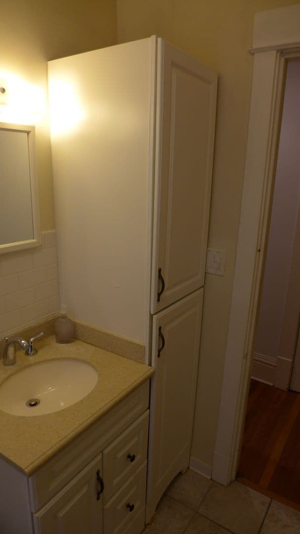 Building Photo - 136 Elgin Ave