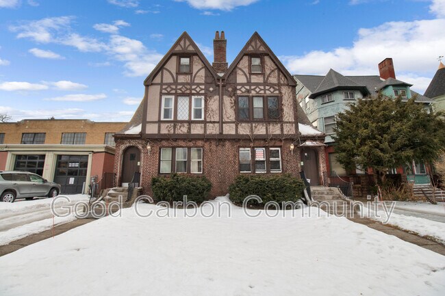 Building Photo - 328 Elmwood Ave