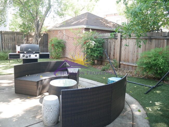 Building Photo - Unique 3 Bed 2 Bath 1,359 Sq. Ft. Midtown ...