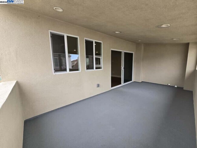 Building Photo - 8553 Waveside Wy