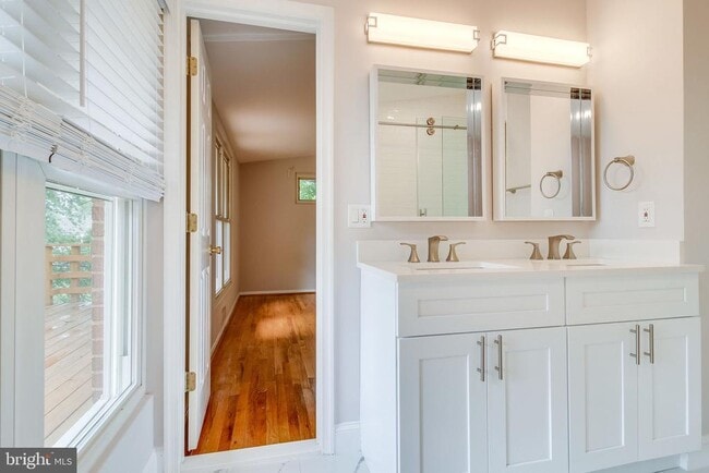 Building Photo - 6525 Byrnes Dr