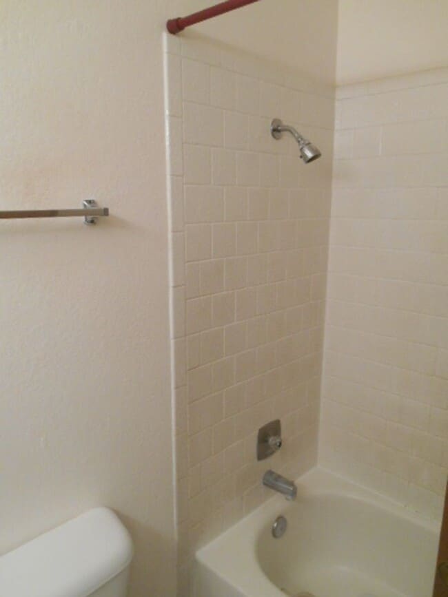 Building Photo - 2 Bed/2 Bath Condo w/Detached 1 Car Garage...