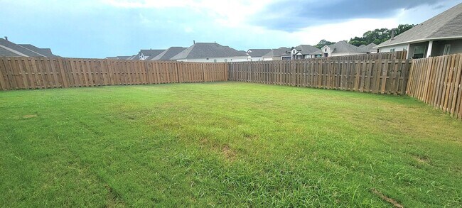 Building Photo - 844 Hedgefield Way