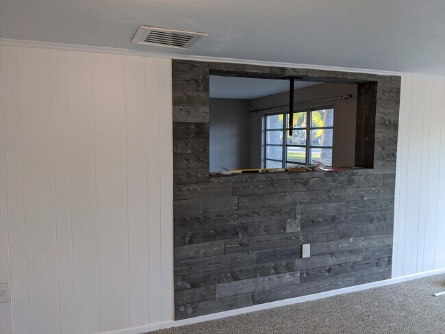Building Photo - 169 Pinecrest St
