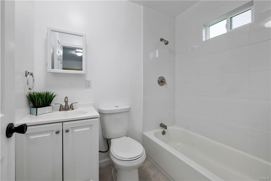 Building Photo - 527 W 119th St