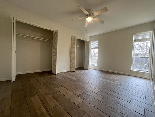 Building Photo - 2/2 WITH TWO Car Garage in GREAT Location
