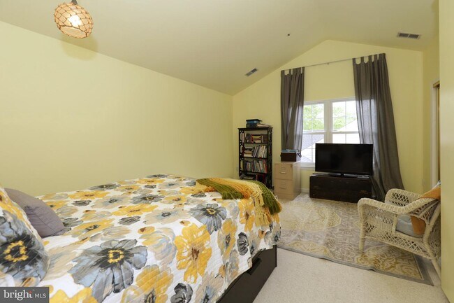 Primary Photo - 455 Fortress Way